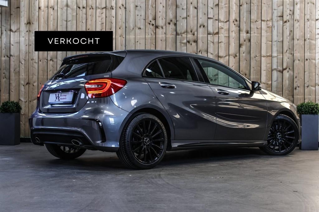 Mercedes-Benz A-klasse 180 AMG *Carplay*Cruise control*Ambie, Gebruikt, 4 cilinders, 122 pk, 19 km/l