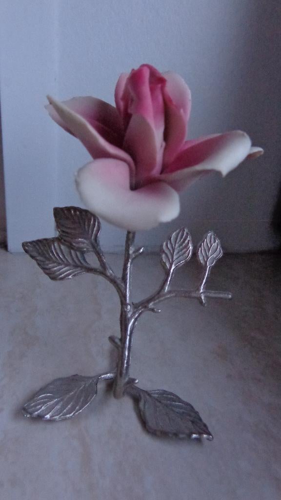 Vintage porseleinen Roos Capodimonte, Verzamelen, Beelden en Beeldjes, Gebruikt, Overige typen, Ophalen