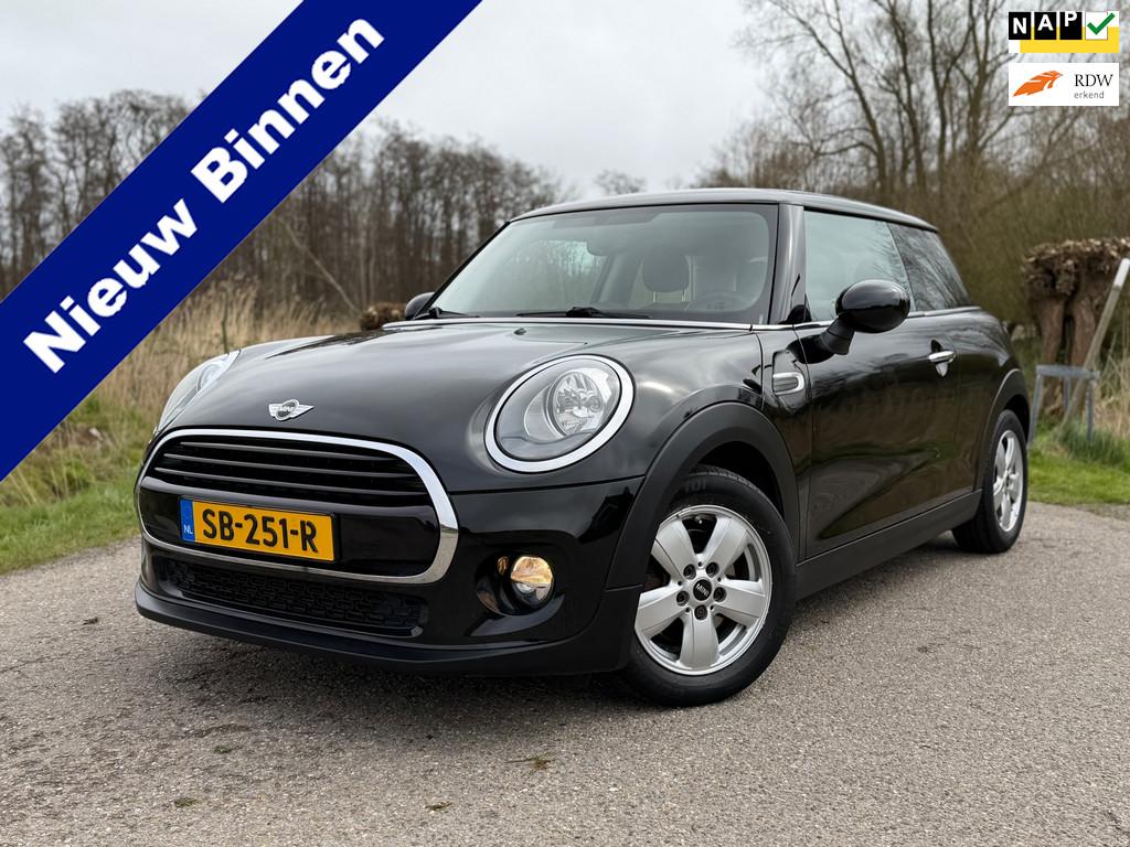 Mini Mini 1.5 Cooper Business / 1e Eigenaar / Navi / Airco /, Voorwielaandrijving, Gebruikt, Start-stop-systeem, 4 stoelen