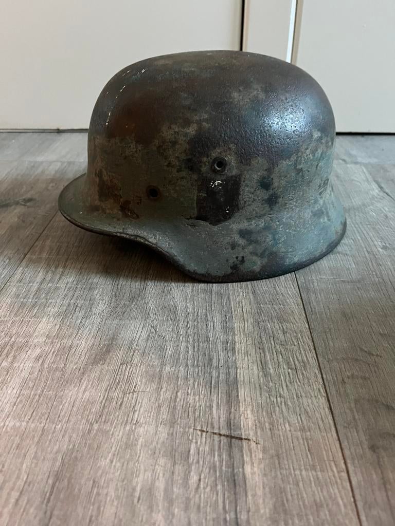 Duitse m40 helm met resten van de decal, Ophalen of Verzenden, Duitsland, Helm of Baret