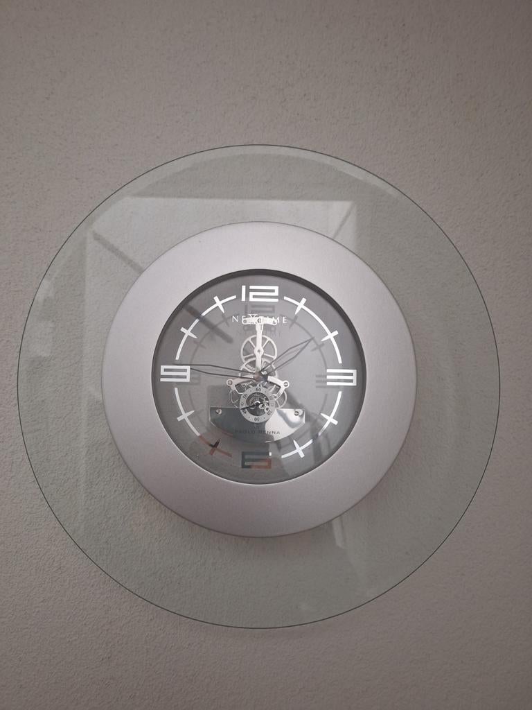 Nextime wandklok met zichtbaar uurwerk, Huis en Inrichting, Woonaccessoires | Klokken, Ophalen of Verzenden, Zo goed als nieuw