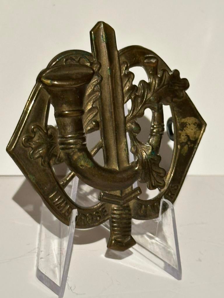 Baretembleem Limburgse jagers (Hoornse Slag), Ophalen of Verzenden, Landmacht, Nederland, Embleem of Badge