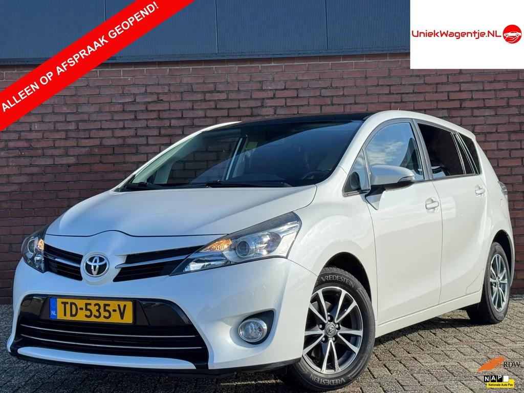 Toyota Verso 1.6 VVT-I BUSINESS | NAVI! | CAMERA! | TREKHAAK, Auto's, Voorwielaandrijving, Euro 5, Gebruikt, Zwart