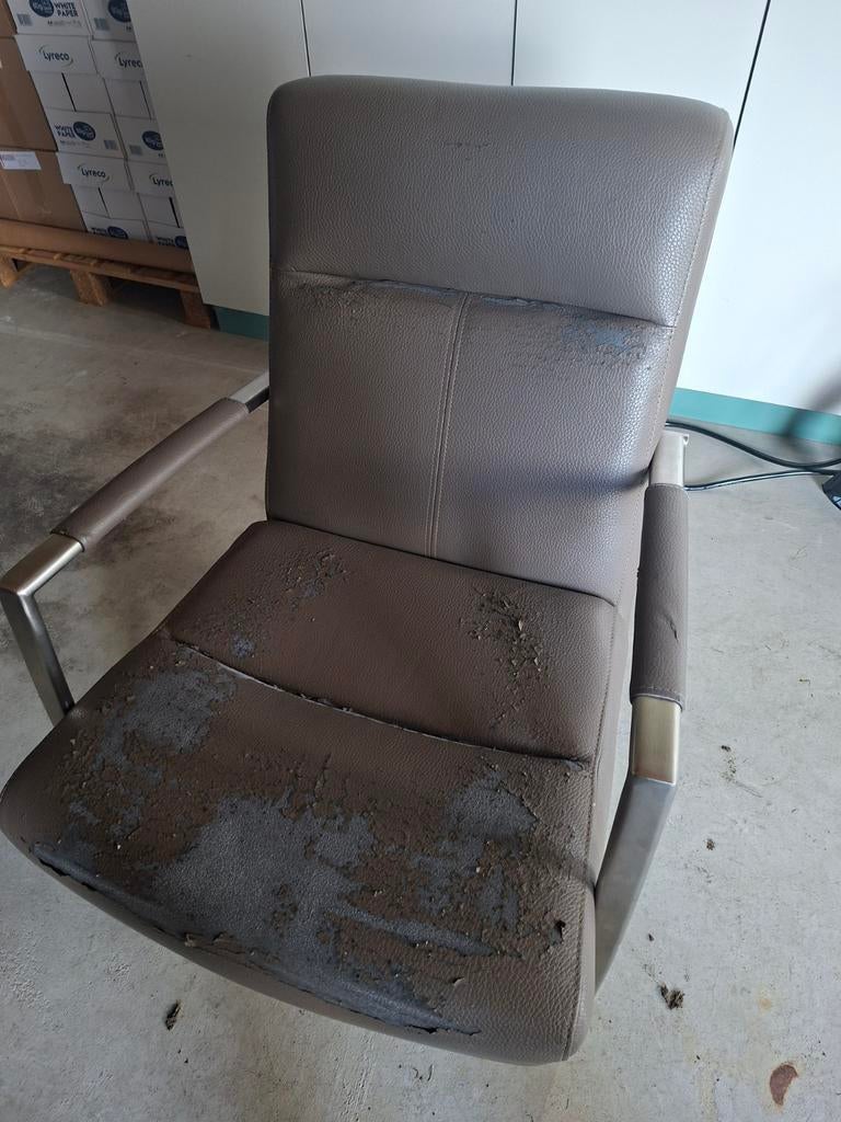 Stoel met beschadigd kunstleer, Ophalen, Gebruikt, Bruin, Overige materialen