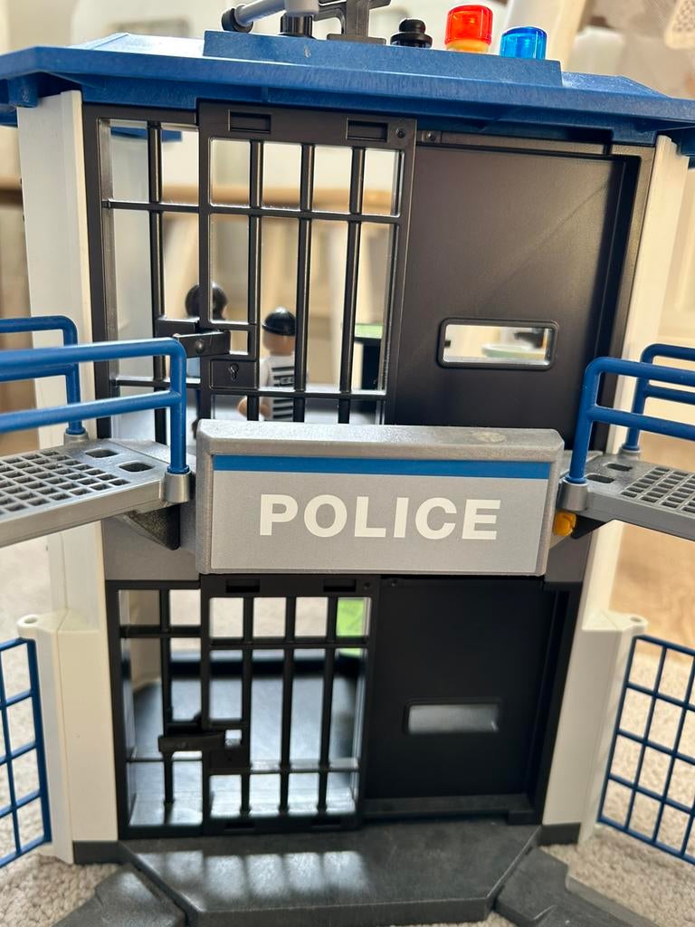 Playmobil politiebureau en politiebus en gratis ambulance, Ophalen, Gebruikt