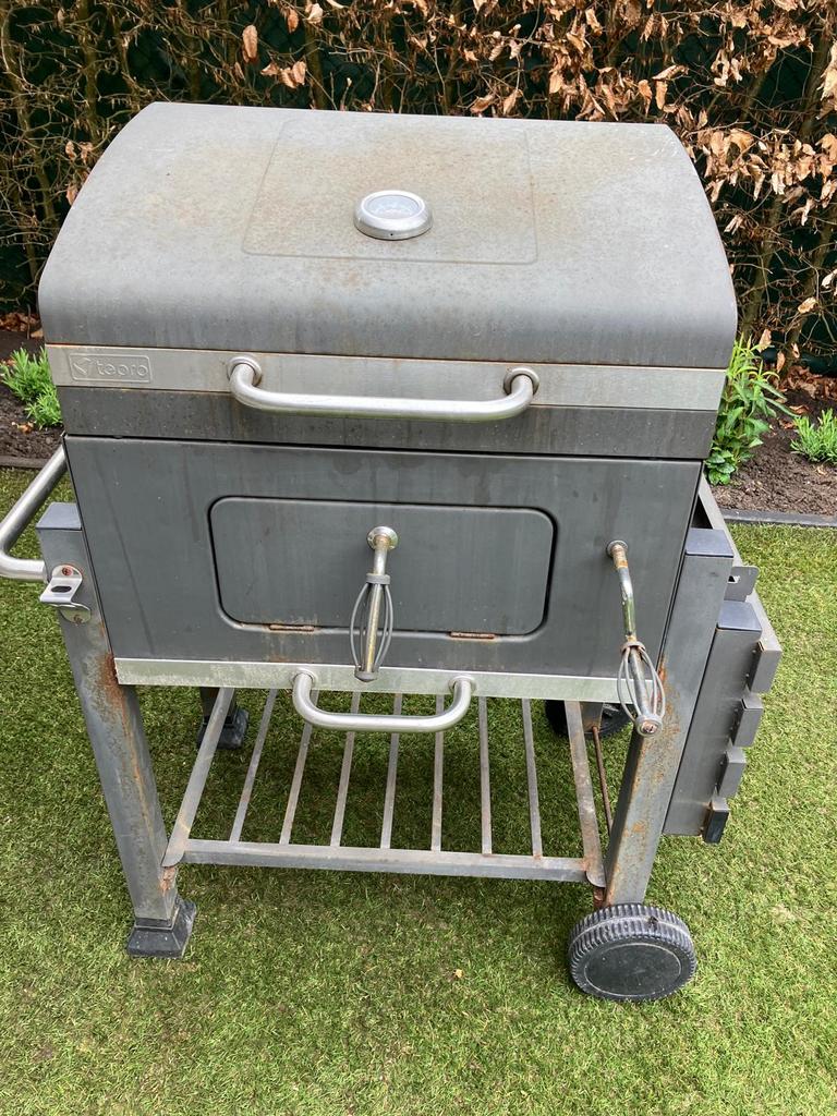 Grote houtskoopbbq t.e.a.b, Ophalen, Gebruikt