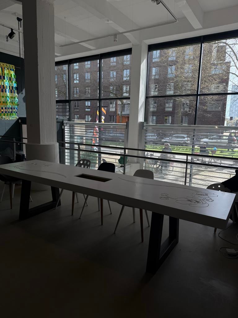 Perrier Jouet tafel met bloemen design, Huis en Inrichting, Tafels | Eettafels, Ophalen, Gebruikt, 200 cm of meer, 50 tot 100 cm