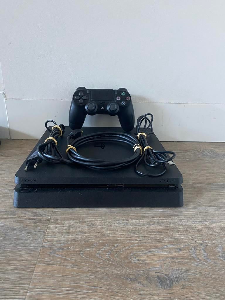 PS4 met 1 controller en alle kabels, Ophalen, Met games, Zo goed als nieuw, Met 1 controller