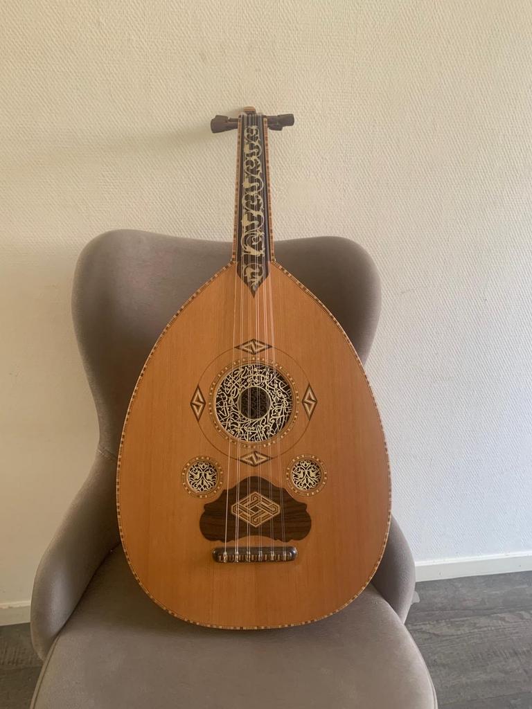 Prachtige Oud (عُود) met gedetailleerde inleg en hoes, Muziek en Instrumenten, Snaarinstrumenten | Overige, Ophalen, Zo goed als nieuw