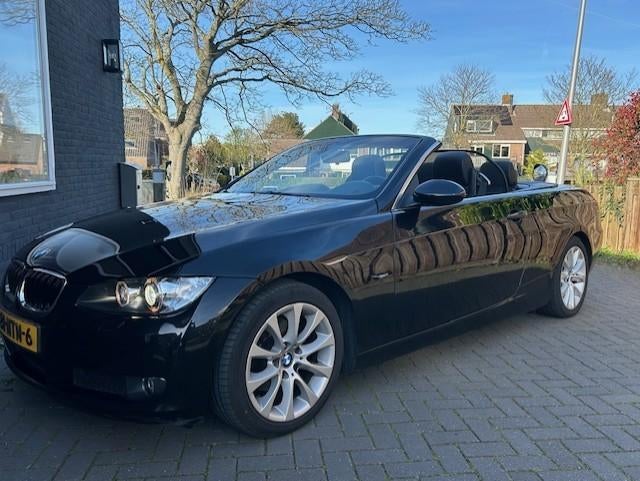BMW 3-Serie Cabrio (E93) 320i Youngtimer Full Options, Automaat, Achterwielaandrijving, 1995 cc, Zwart