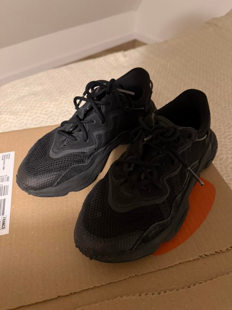 Adidas ozweego unisex, Ophalen of Verzenden, Zo goed als nieuw, Zwart, Sneakers of Gympen