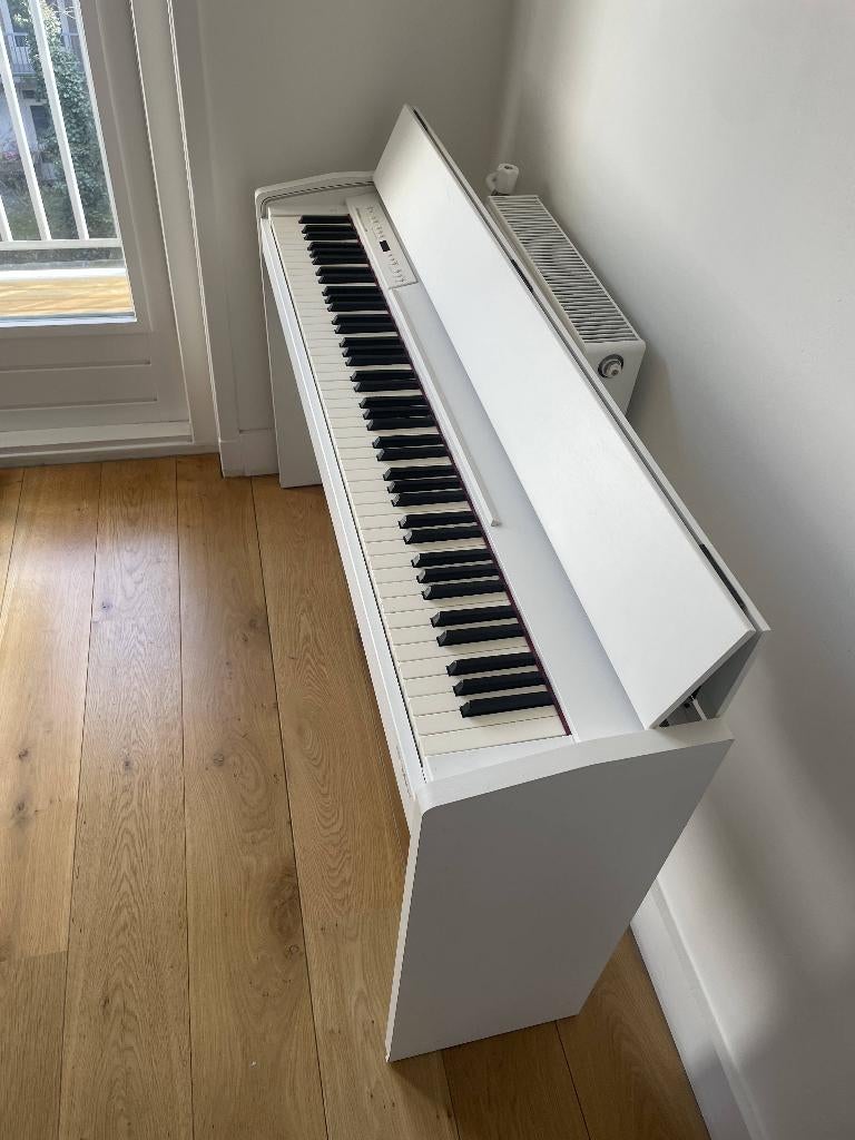 Digitale Piano Roland F140 R, Muziek en Instrumenten, Piano's, Ophalen, Wit, Digitaal, Zo goed als nieuw