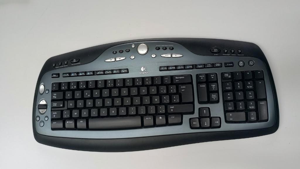 Logitech toetsenbord 'Canada 210', Ophalen, Azerty, Draadloos, Logitech toetsenbord