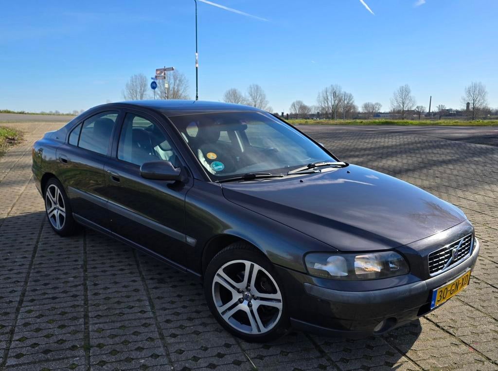 Volvo S60 2.4 170PK 2001 - TOPSTAAT - 2e eigenaar, Voorwielaandrijving, Zwart, S60, 75 €/maand