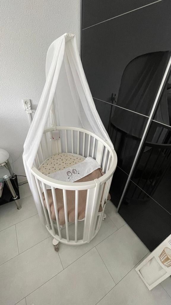 Stokke Sleepi Mini V3 - Zo goed als nieuw - Compleet pakket, Kinderen en Baby's, Babywiegjes en Ledikanten, Ophalen of Verzenden
