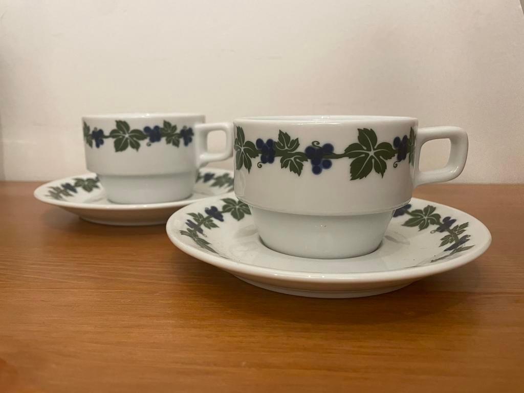 2 vintage Seltmann kop en schotel, druivenrank motief, Ophalen of Verzenden, Zo goed als nieuw, Overige stijlen, Kop(pen) en/of Schotel(s)