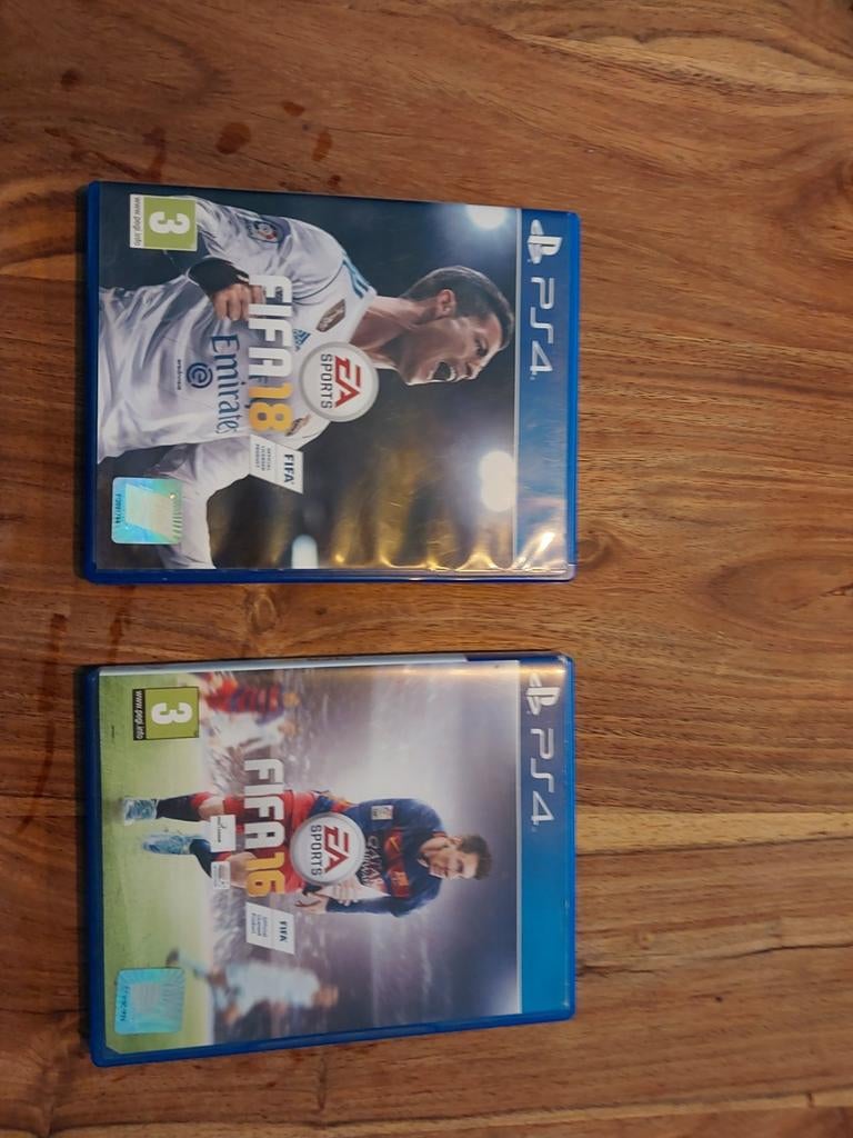 PS4 Fifa 16 & 18, Ophalen of Verzenden, Zo goed als nieuw, Sport, 3 spelers of meer