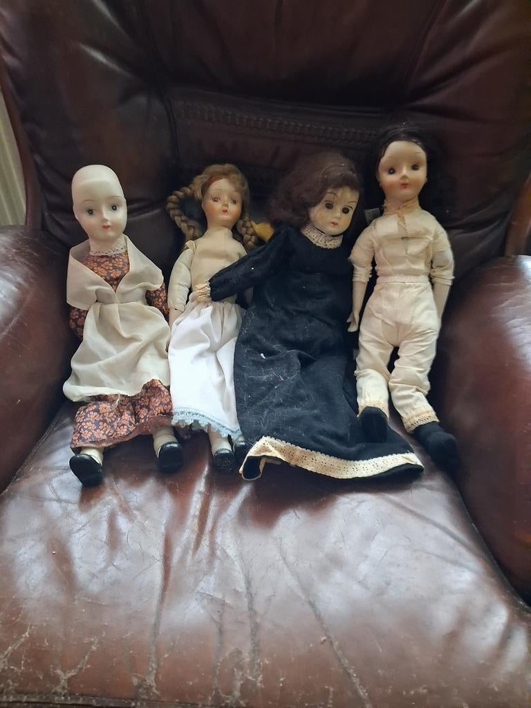 Te koop 4 oude poppen om op te knappen., Verzamelen, Poppen, Ophalen of Verzenden, Gebruikt, Pop