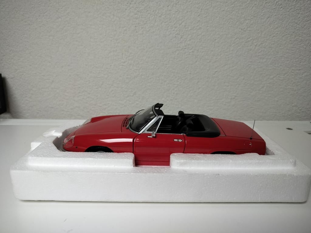 Minichamps Alfa Romeo 2000 Spider, Ophalen of Verzenden, Zo goed als nieuw, Auto, Overige merken