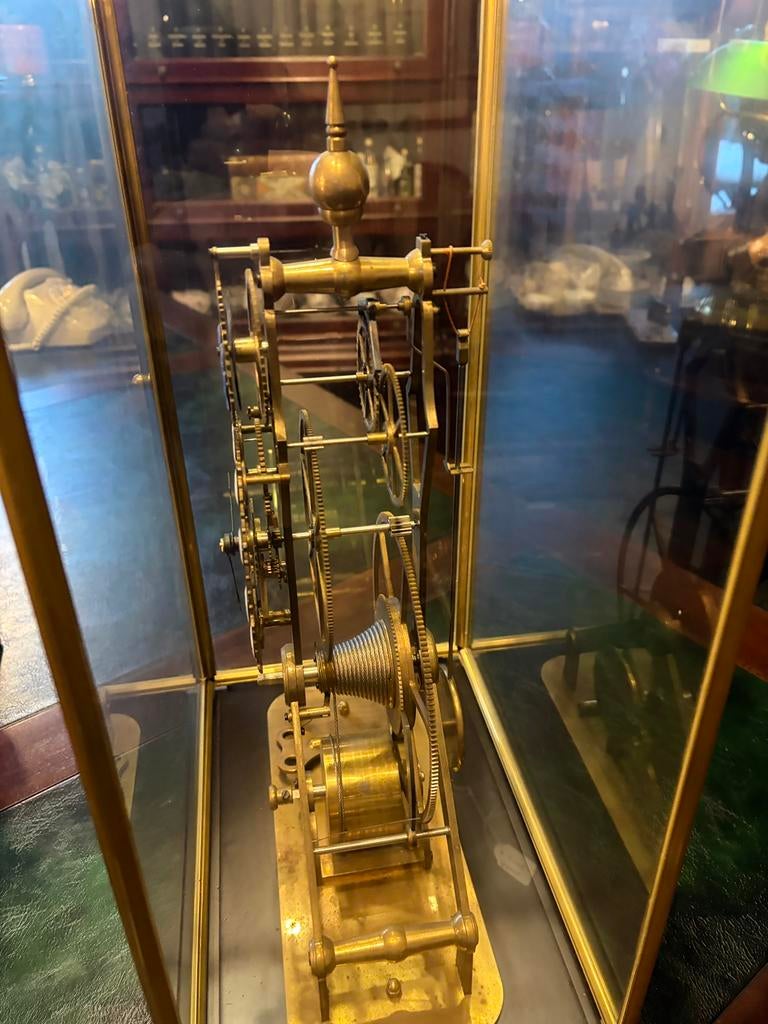 Skelet klok glaspendule voor op bureau, Ophalen