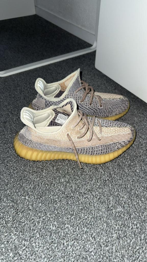 Yeezy Boost 350 V2 Ash Pearl, Kleding | Heren, Schoenen, Ophalen of Verzenden, Zo goed als nieuw, Overige kleuren, Sneakers of Gympen