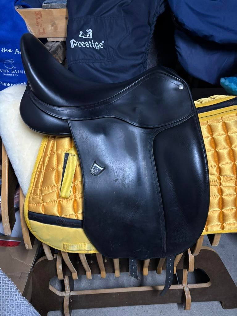 Bates classic dressuur zadel 17,5 inch, Dieren en Toebehoren, Paarden en Pony's | Zadels, Ophalen of Verzenden, Gebruikt, Dressuur