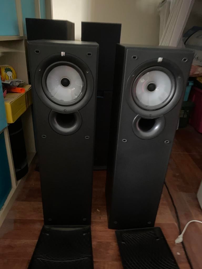 Kef q35 speakers set van 2, Overige merken, Ophalen of Verzenden, Zo goed als nieuw, 120 watt of meer