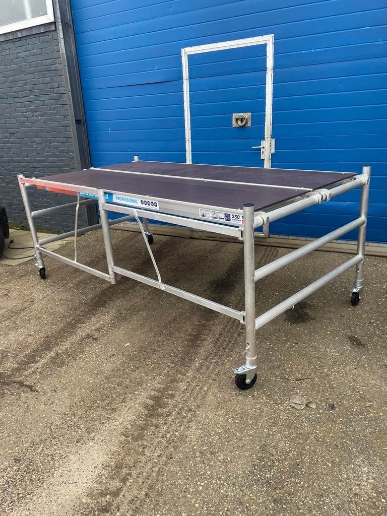 Stukadoors werkplatform 250x135 cm, Doe-het-zelf en Verbouw, Steigers, Ophalen, Zo goed als nieuw, Rolsteiger of Kamersteiger