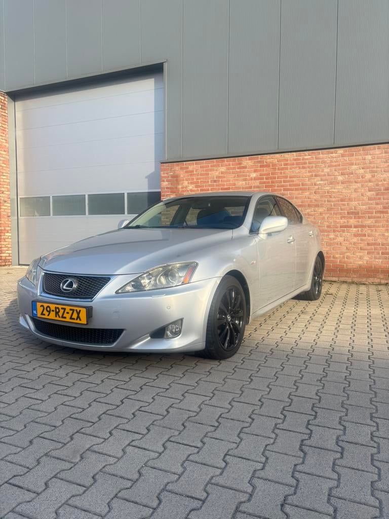 Lexus IS 250 2.5 AUT 2005 Grijs, Auto's, Automaat, Achterwielaandrijving, Zwart, Leder