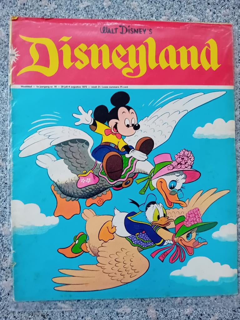 Disney blad Disneyland 18 - 1972 Mickey en Donald op de voo, Ophalen of Verzenden, Mickey Mouse, Gebruikt, Beeldje of Figuurtje