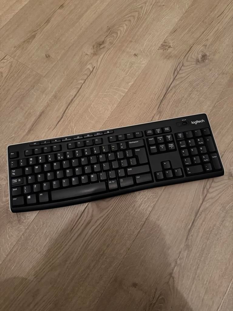 Logitech Qwerty Toetsenbord met USB Ontvanger, Computers en Software, Toetsenborden, Gebruikt, Qwerty, Draadloos, Ophalen of Verzenden