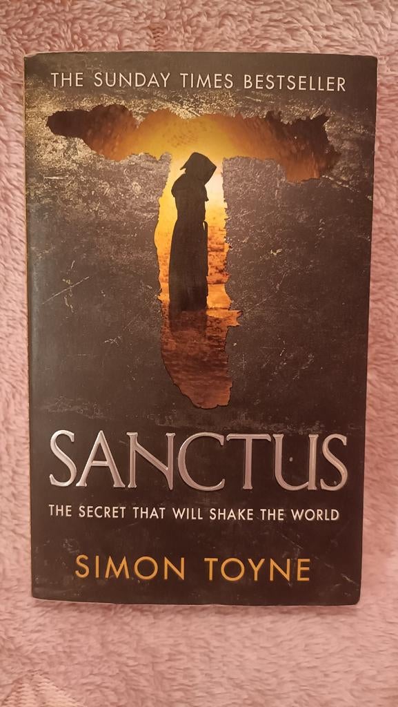 Toyne, Simon - Sanctus, Gelezen, Ophalen of Verzenden, Fictie, Simon Toyne