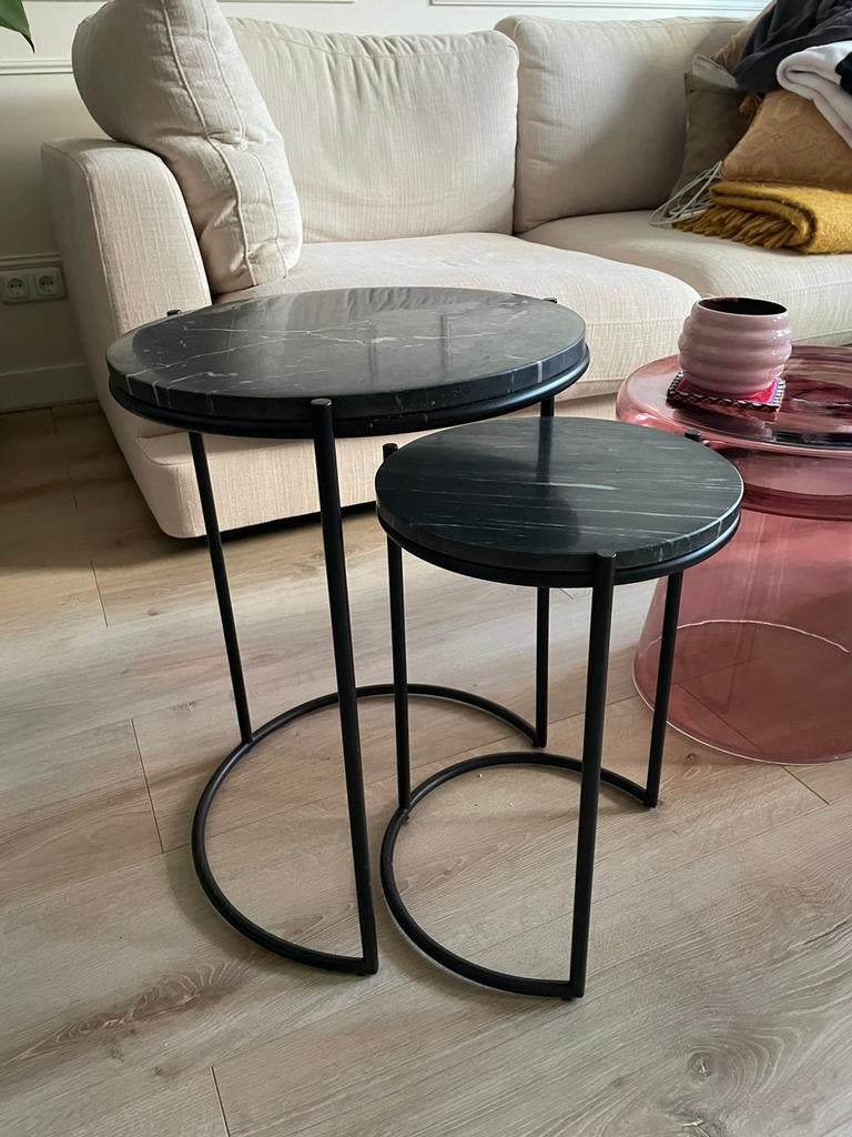 Marmeren bijzet tafel duo (Westwing), Huis en Inrichting, Tafels | Bijzettafels, Minder dan 55 cm, Rond, Zo goed als nieuw, Ophalen