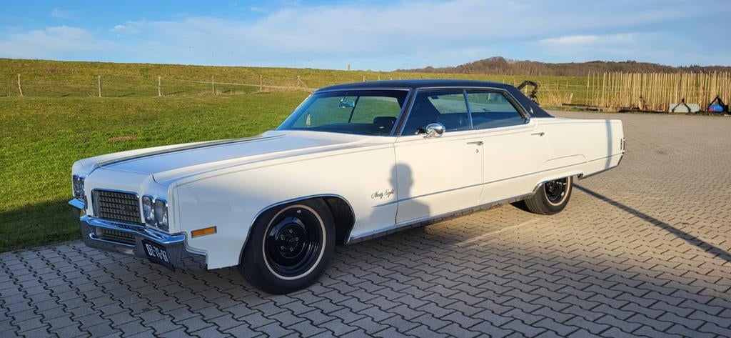 Oldsmobile ninety eight 1969, Auto's, Oldsmobile, Particulier, Benzine, Sedan, Automaat, Geïmporteerd, Wit, Zwart, Stof, Achterwielaandrijving