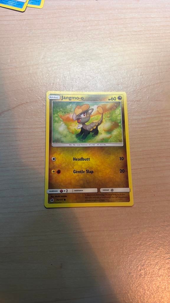 Pokemon kaart Jangmo-o, Ophalen of Verzenden, Zo goed als nieuw