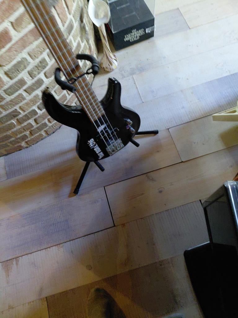 Zwarte Aria basgitaar met standaard, Ophalen, Gebruikt, Elektrisch