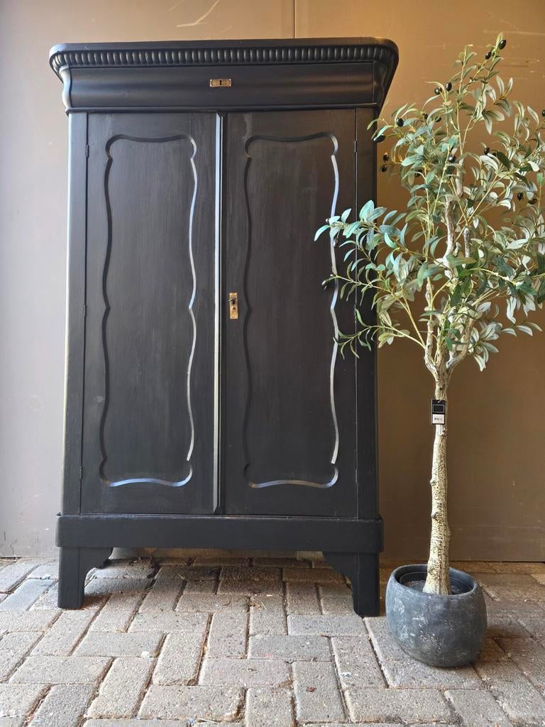 Zwarte biedermeier meidenkast kledingkast bezorgen mogelijk, Ophalen of Verzenden