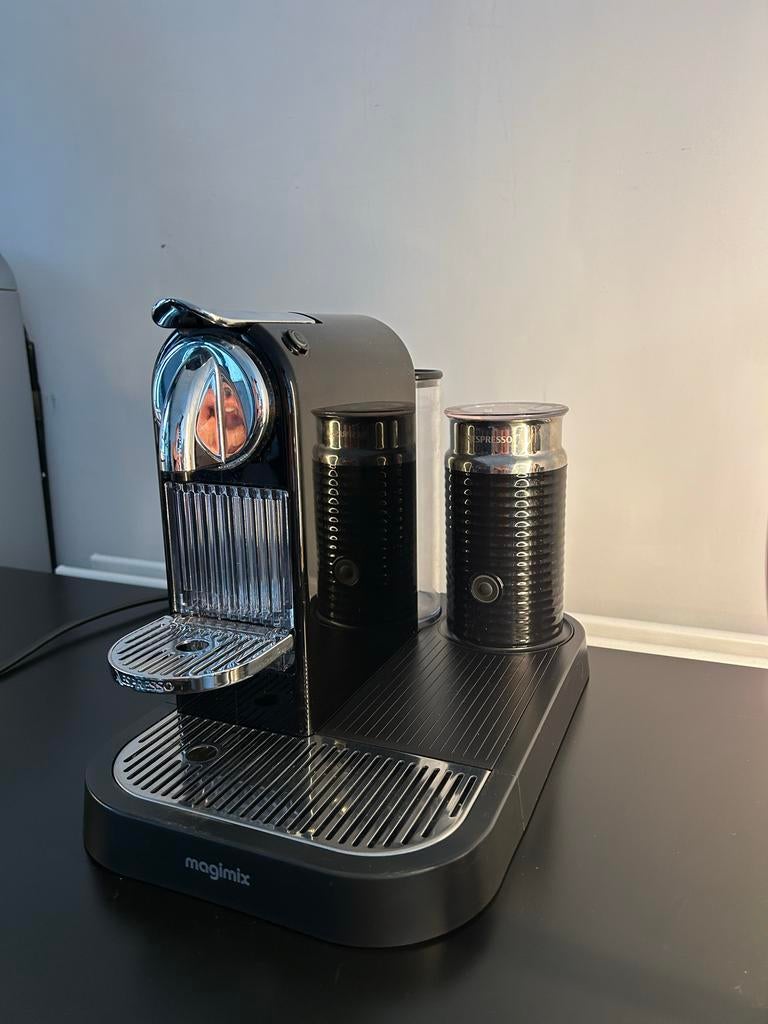 Magimix Nespresso Citiz & Milk - Zwart (melkschuimer defect), Ophalen, Gebruikt, Espresso apparaat, Koffiepads en cups