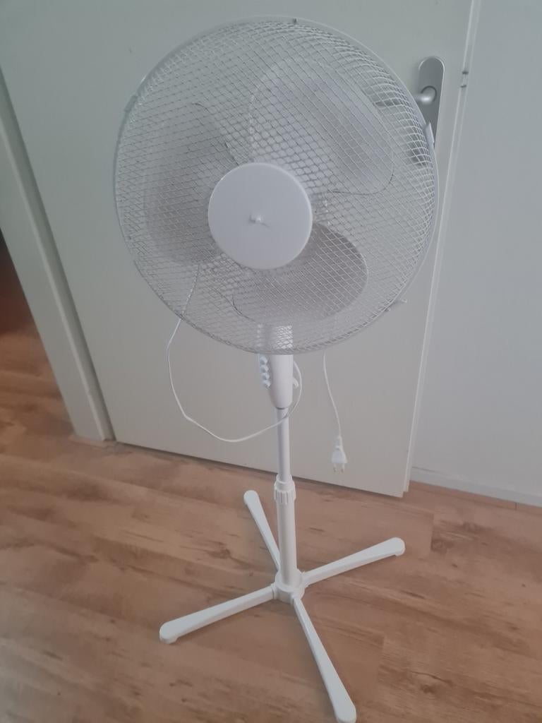 1 vloerventilator en 1 ventilatoren per stuk €7,50, Witgoed en Apparatuur, Ventilatoren, Ophalen of Verzenden, Gebruikt, Vloerventilator