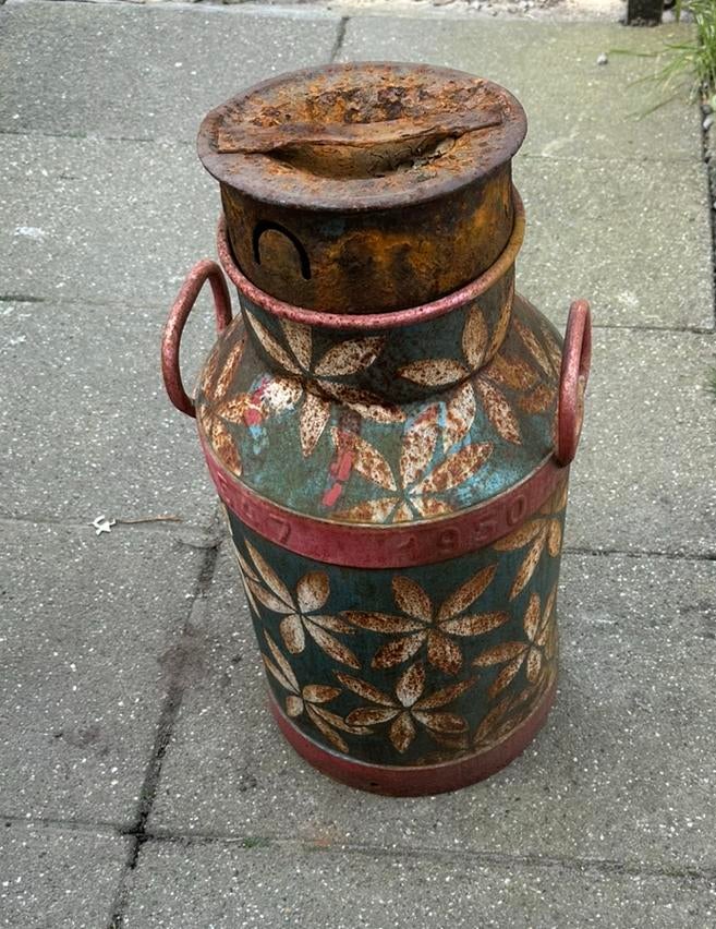 Melkbus uit 1950 mooie roestpatina, Ophalen