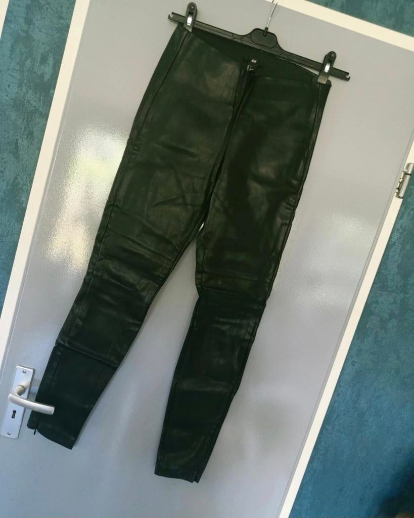 Stoere nep leren broek - Maat S, Kleding | Dames, H&M, Zwart, Ophalen of Verzenden, Zo goed als nieuw