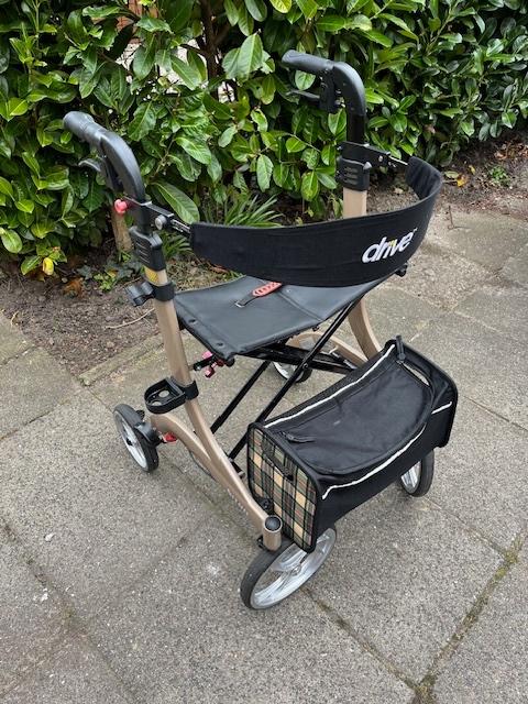 Rollator Nitro L Drive, Ophalen, Opvouwbaar, Zo goed als nieuw