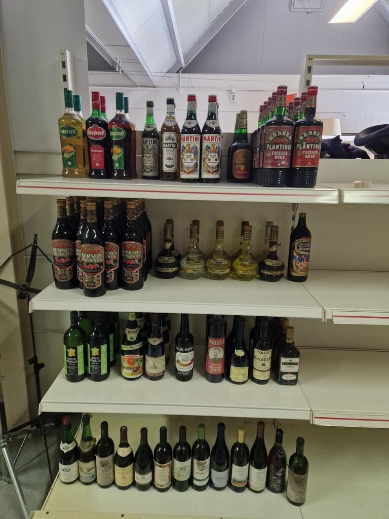 91x vintage drankflessen uit oude slijterij, Verzamelen, Ophalen, Frankrijk, Overige typen