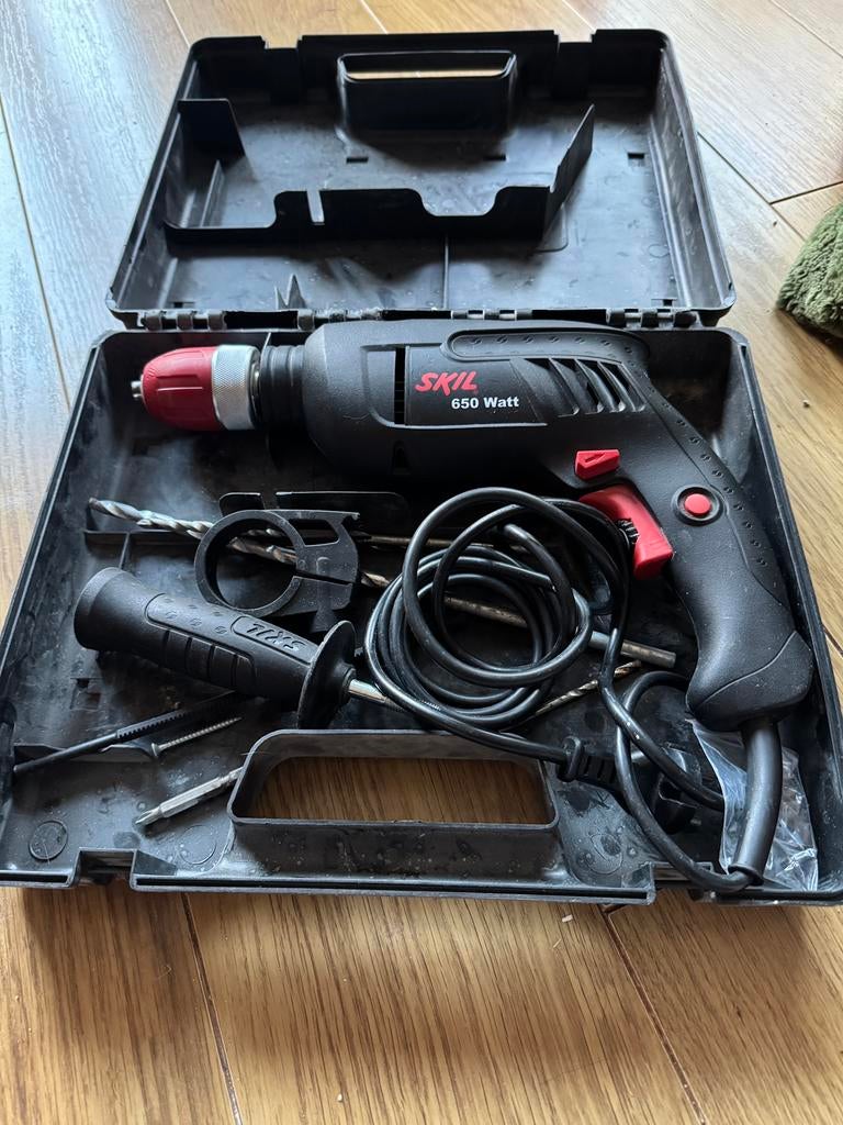 Skil klopboor 650 watt in koffer, Doe-het-zelf en Verbouw, Gereedschap | Boormachines, Klopboormechanisme, Ophalen, Boormachine