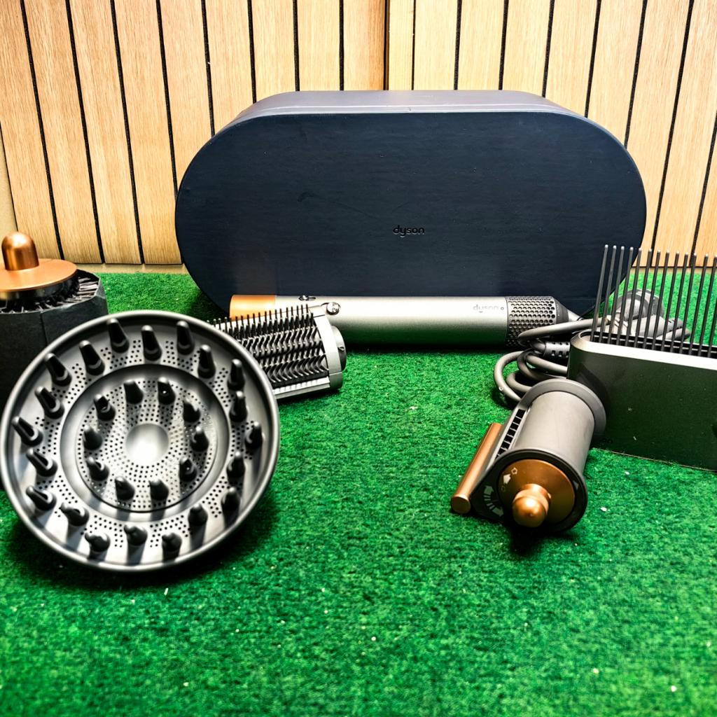 Dyson Airwrap Multistyler en droger – - In Nette Staat, Dyson, Zo goed als nieuw, Support@dyson.com, Tetbury Hill
Malmesbury, Wiltshire SN16 0RP
United Kingdom