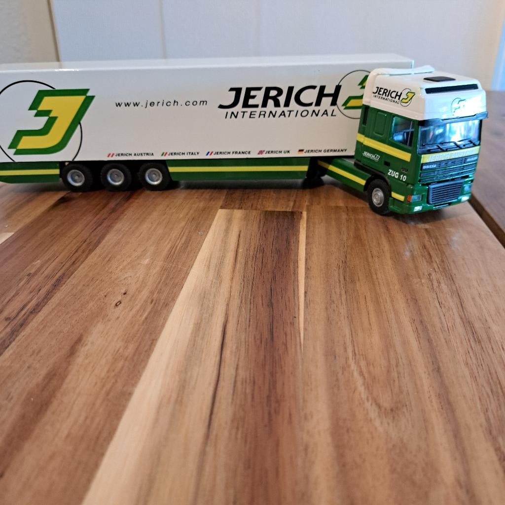 JERICH INTERNATIONAL 95 XF SP CAB DAF & 3 AS GESLOTEN TR NW., Verzenden, Nieuw, Bus of Vrachtwagen, Lion Toys
