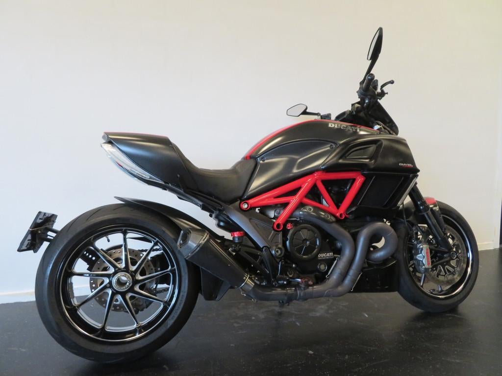 Ducati DIAVEL CARBON ABS CRUISER SPORTDEMP (bj 2015) - foto 3