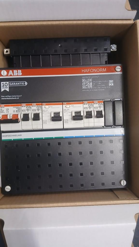 Nieuwe meterkast met hoofdschakelaar, 2 aardschakelaars en 4, Doe-het-zelf en Verbouw, Ophalen of Verzenden, Overige typen