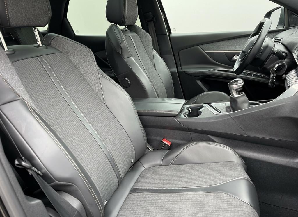 Peugeot 3008 130pk PT GT Line, Pano | Camera | CarPlay, Gebruikt, 1199 cc, Leder en Stof, Zwart