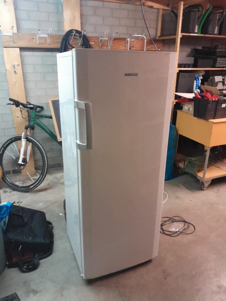 NIJKERK grote oudere Beko koelkast., Ophalen, Gebruikt, Minder dan 60 cm, 160 cm of meer